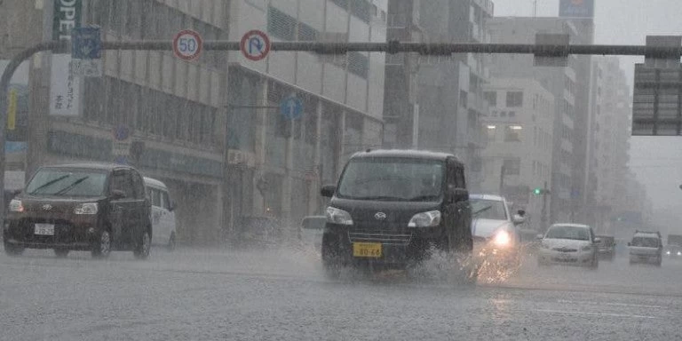 Στην Ιαπωνία εκκενώνουν μια ολόκληρη πόλη 600.000 κατοίκων λόγω κινδύνου πλημμυρών (βίντεο)